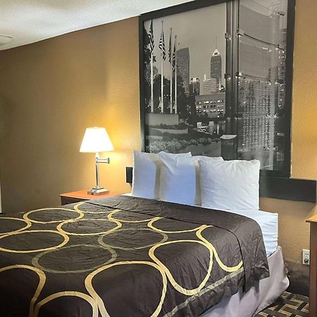 Super 8 By Wyndham Indianapolis/Ne/Castleton Area Hotel Екстериор снимка