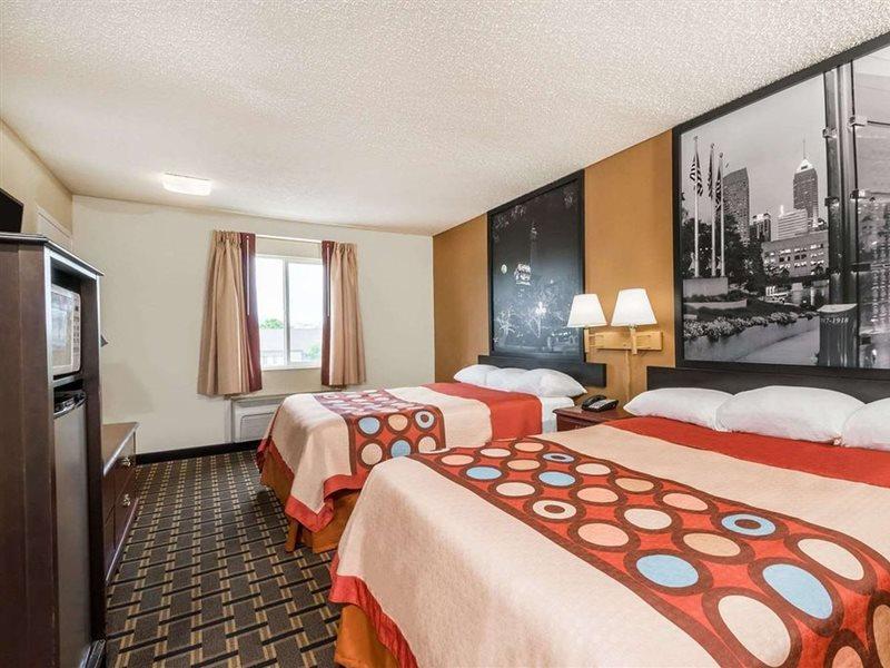Super 8 By Wyndham Indianapolis/Ne/Castleton Area Hotel Екстериор снимка