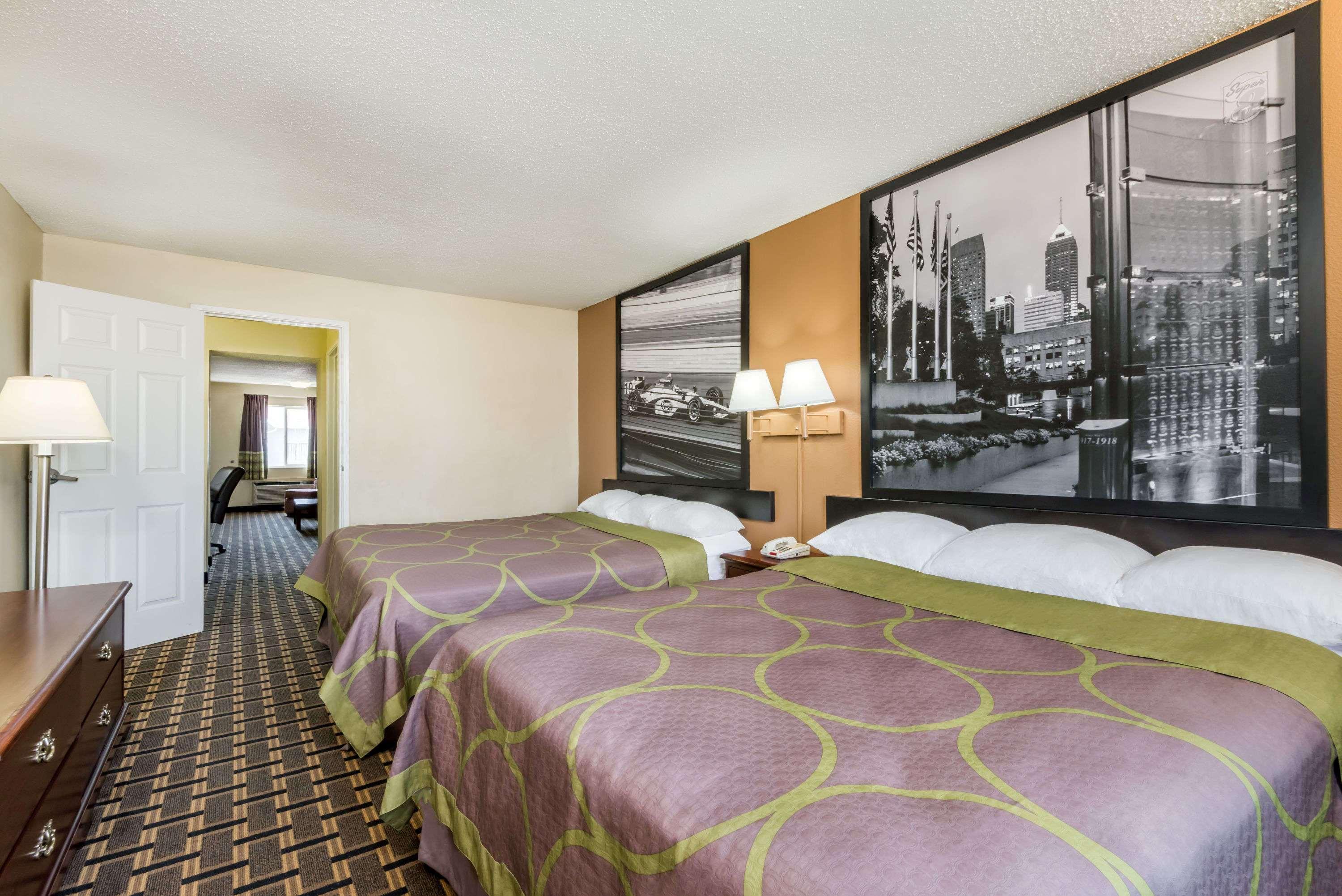 Super 8 By Wyndham Indianapolis/Ne/Castleton Area Hotel Екстериор снимка