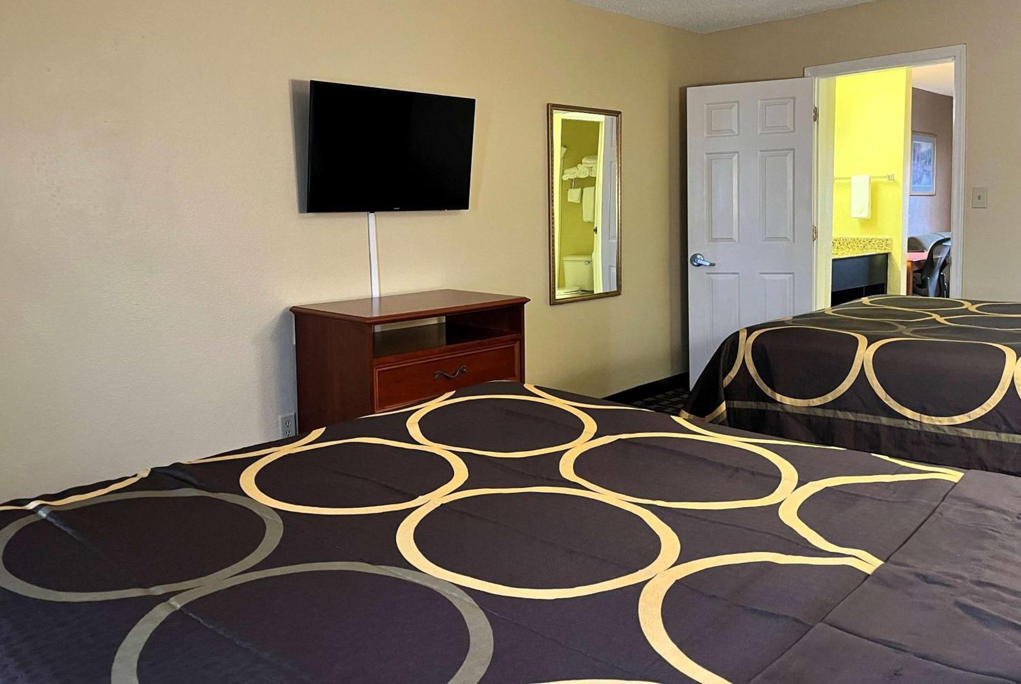 Super 8 By Wyndham Indianapolis/Ne/Castleton Area Hotel Екстериор снимка