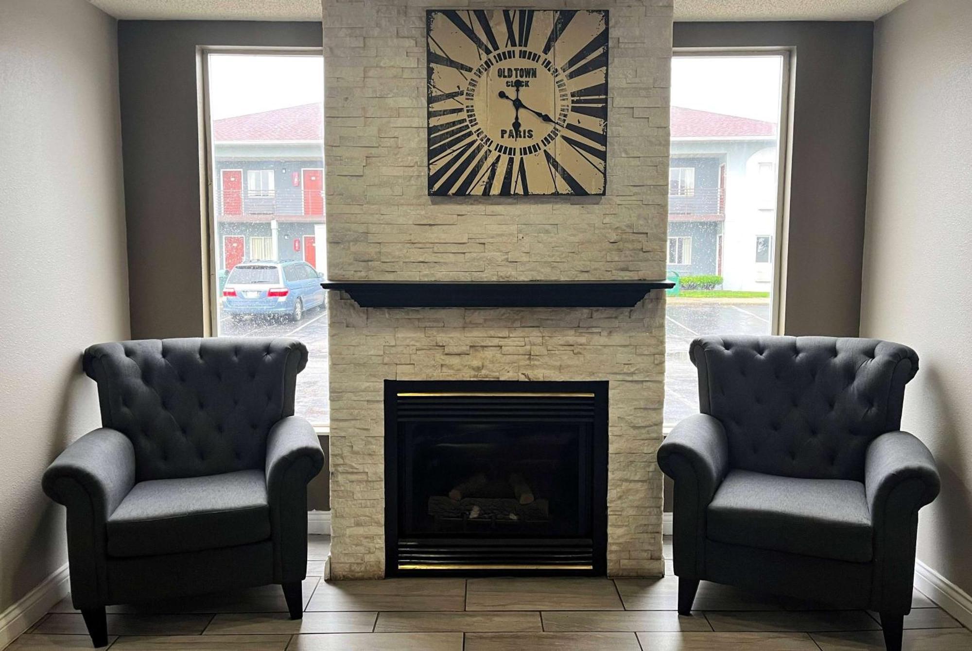 Super 8 By Wyndham Indianapolis/Ne/Castleton Area Hotel Екстериор снимка