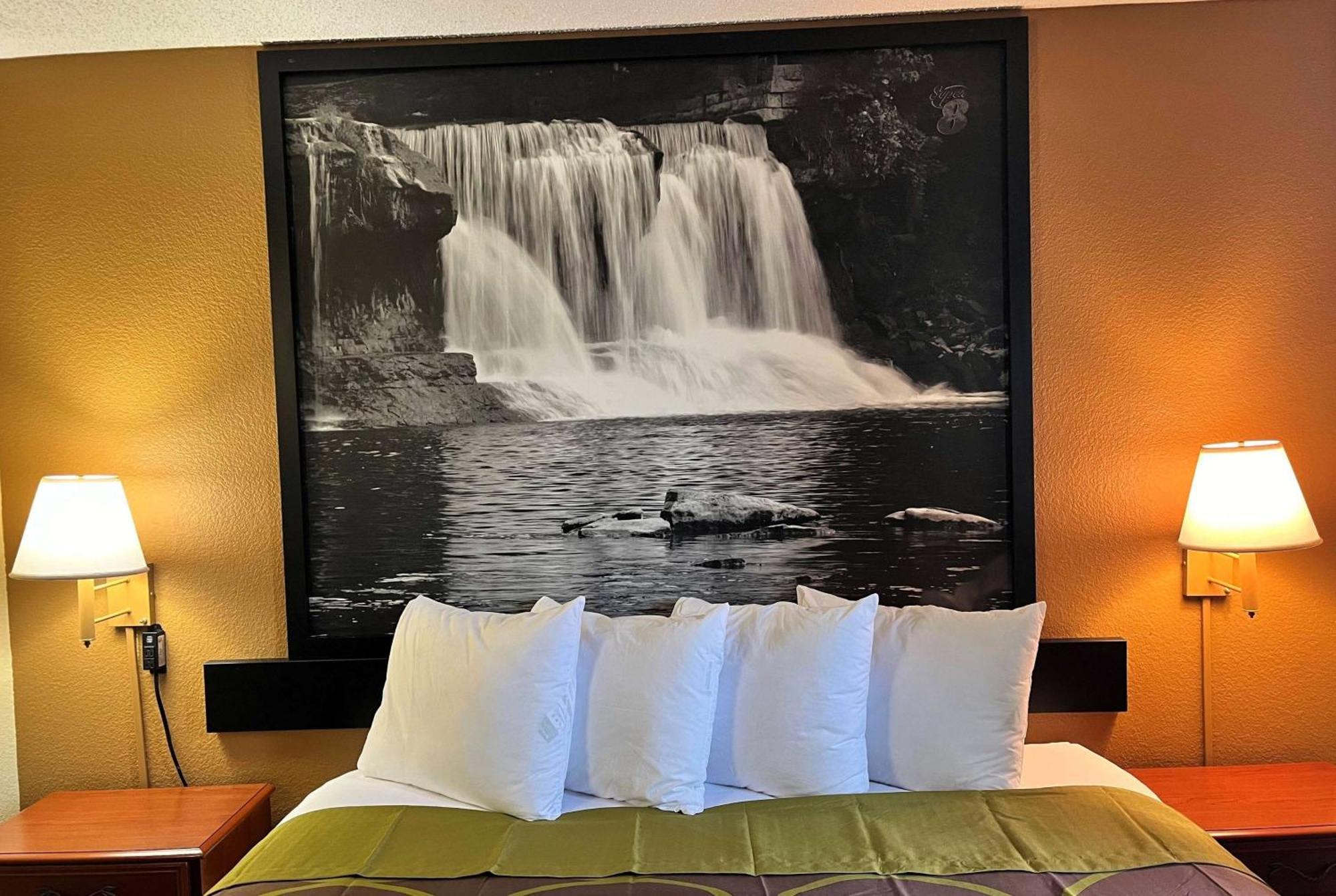 Super 8 By Wyndham Indianapolis/Ne/Castleton Area Hotel Екстериор снимка