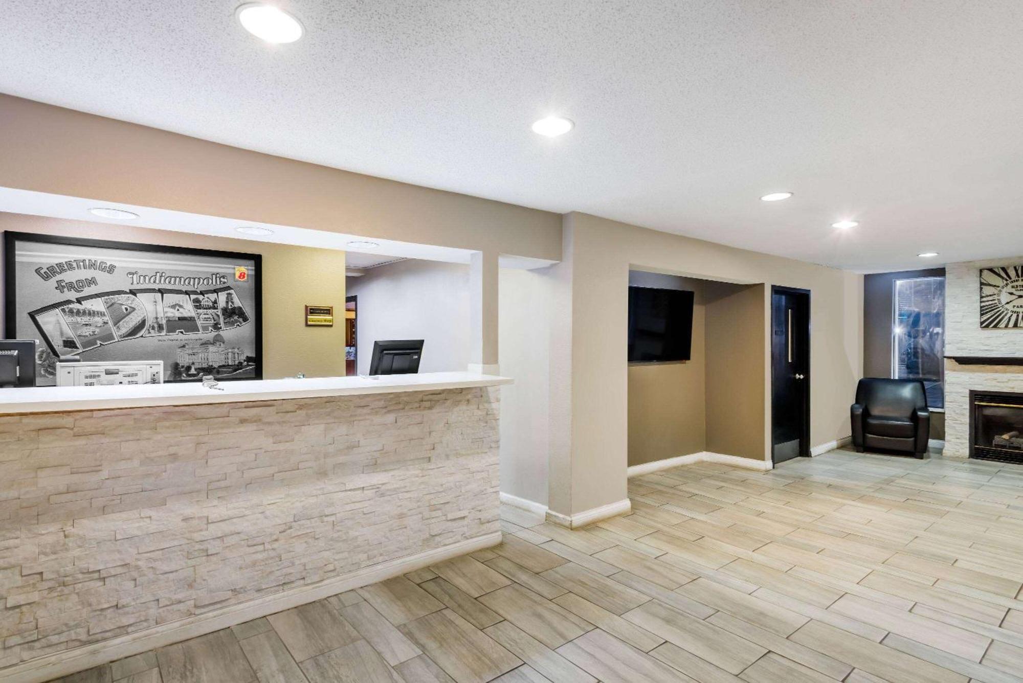 Super 8 By Wyndham Indianapolis/Ne/Castleton Area Hotel Екстериор снимка