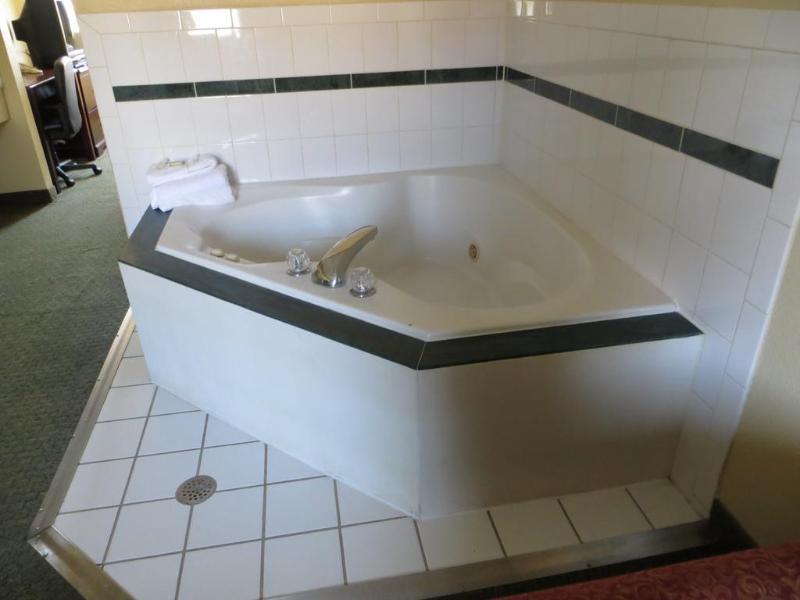 Super 8 By Wyndham Indianapolis/Ne/Castleton Area Hotel Екстериор снимка