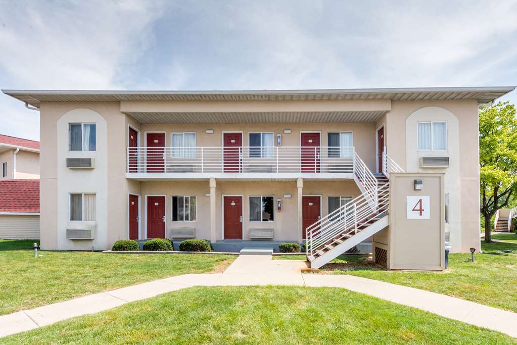 Super 8 By Wyndham Indianapolis/Ne/Castleton Area Hotel Екстериор снимка