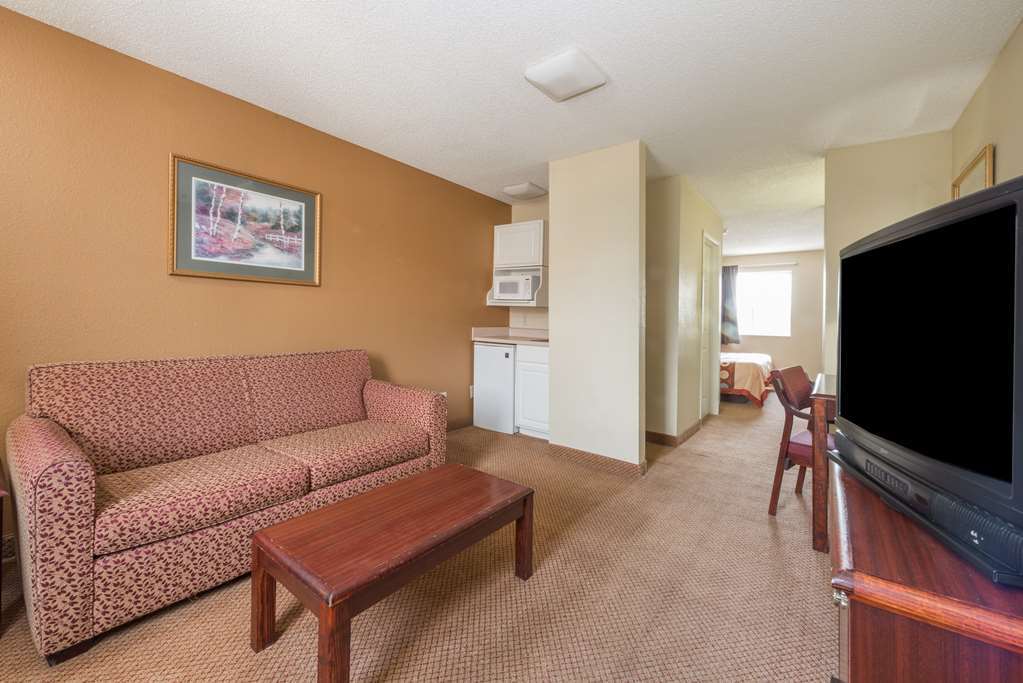 Super 8 By Wyndham Indianapolis/Ne/Castleton Area Hotel Стая снимка