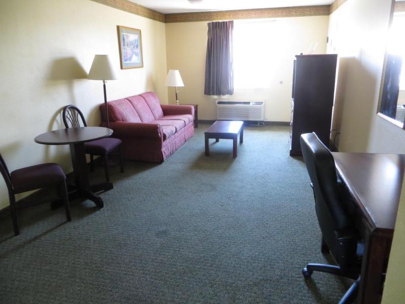 Super 8 By Wyndham Indianapolis/Ne/Castleton Area Hotel Екстериор снимка